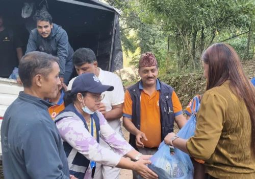 बाढी प्रभावितलाई दसैँ विशेष सामाग्री