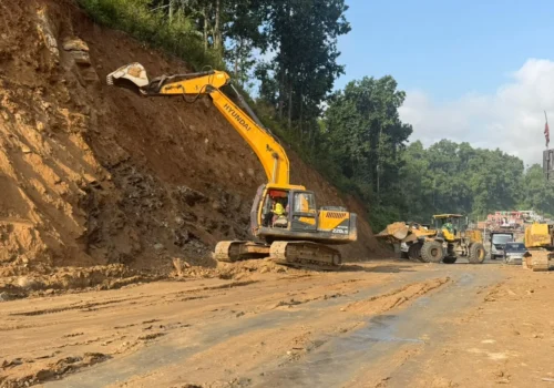 पृथ्वी राजमार्गको गलौंदीमा दिनभर सडक बन्द गरेर काम गरिँदै