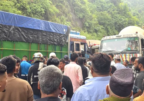 धादिङको गल्छीमा तीन सवारीसाधन ठोक्किँदा ट्रक चालक घाइते