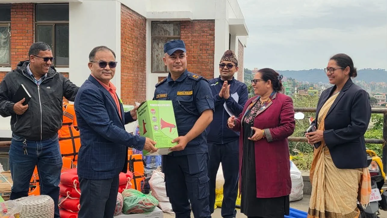 बनेपा इलाका प्रहरी कार्यालयलाई नगरपालिकाद्वारा विपद् उद्धार तथा प्रतिकार्य सामग्री हस्तान्तरण