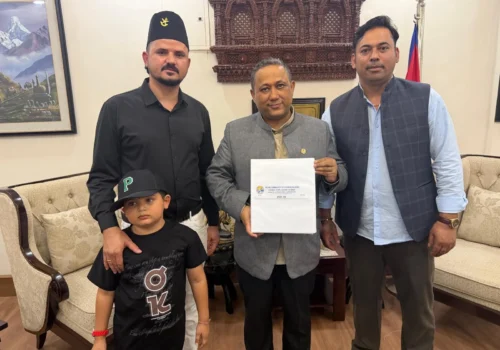 केम्यान आइल्याण्डमा रहेका नेपालीहरूद्वारा बाढीपहिरो पीडितका लागि १२ हजार डलर सहयोग