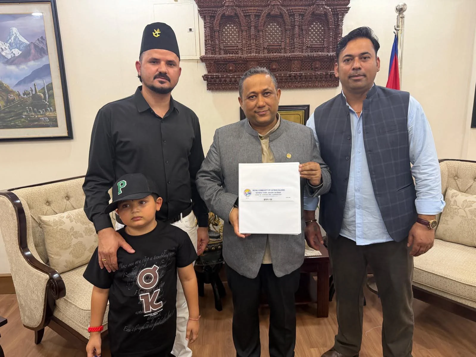 केम्यान आइल्याण्डमा रहेका नेपालीहरूद्वारा बाढीपहिरो पीडितका लागि १२ हजार डलर सहयोग